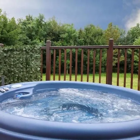 Heron With Hot Tub * Малтон